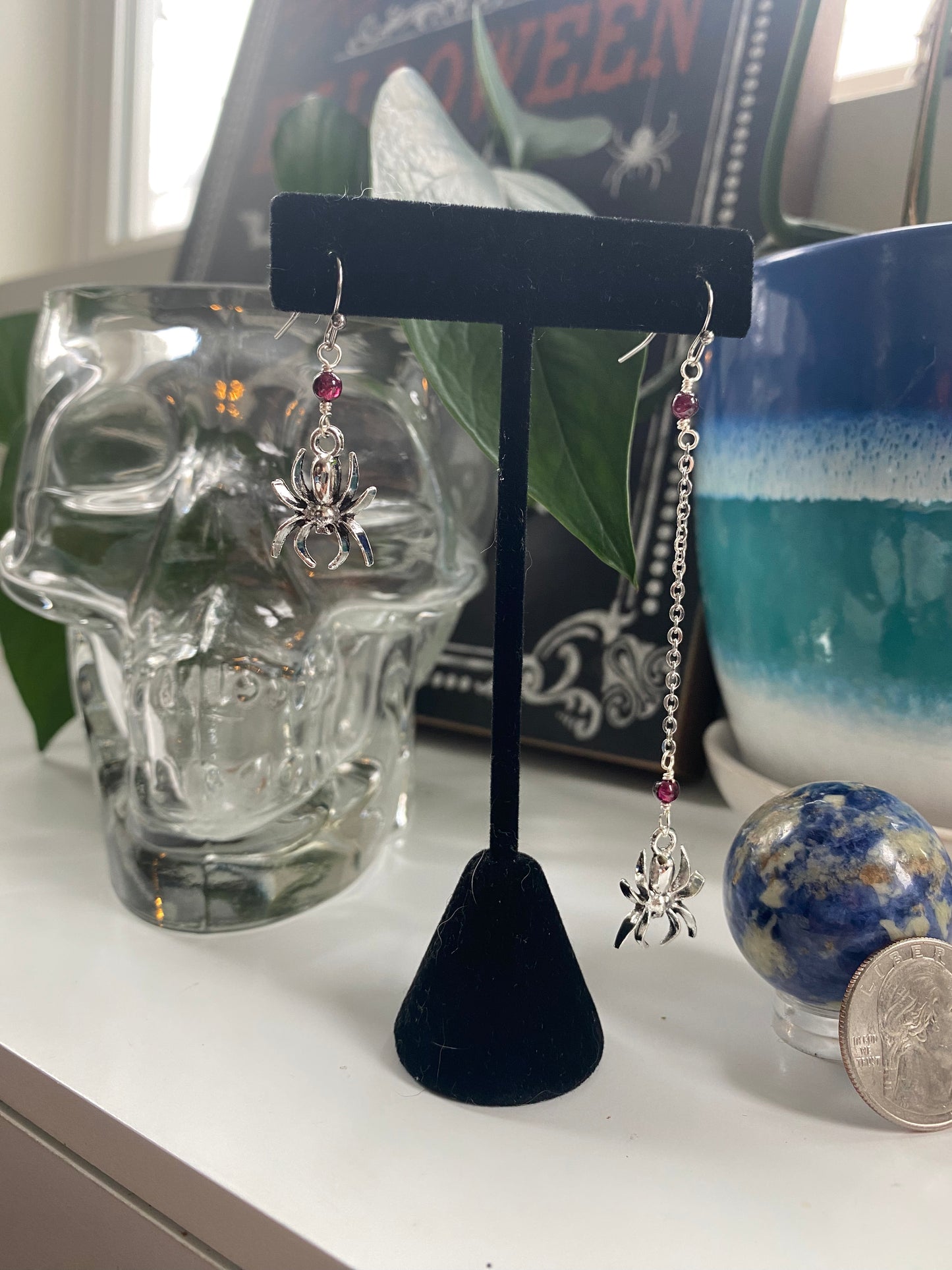 Lopsided spider earrings with garnet beads HA23-EC0015