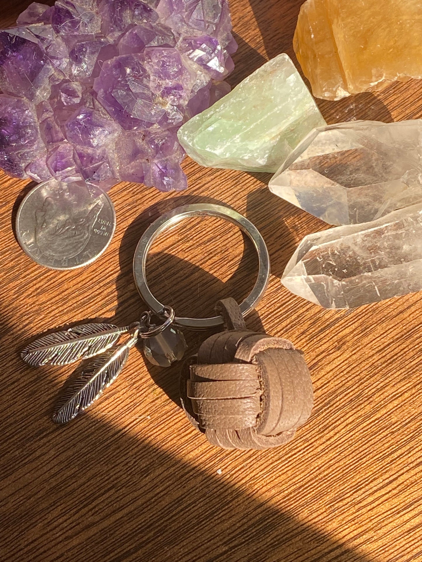 Leather ball with feather charms keychain with a lobster clasp KC23-KC0012