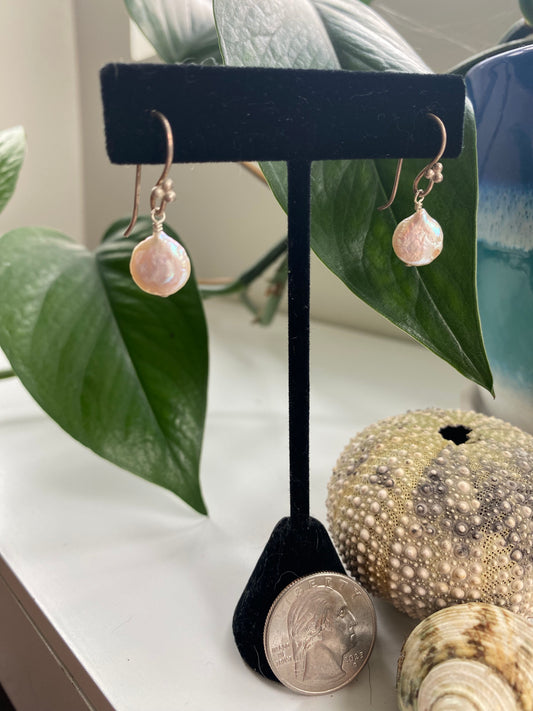 Coin shaped fresh water pearl earrings SU23-EP0001