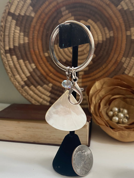 Beautiful triangular teardrop shaped shell bead keychain with lobster claw clasp KC23-KC0005