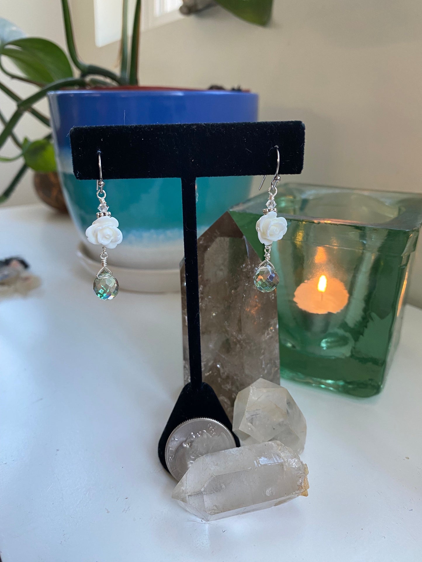 Light green shimmer drop beads with white rose beads AN23-EGL00